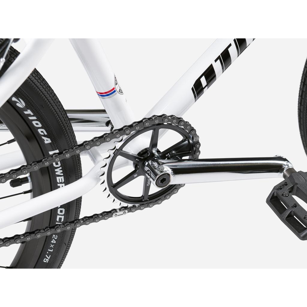 Close-up view of the drivetrain, including chain, chainring, crank arm, pedal, and rear tire on a Wethepeople Atlas 24 Inch Bike with 24" wheels.