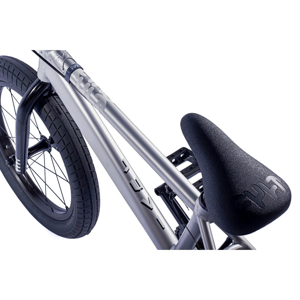Cult Juvi 18 Inch Bike in Silver, seat and frame detail