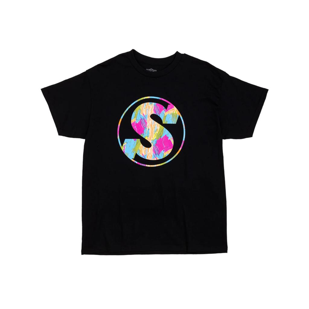 The Sunday V2 Badge T-Shirt features a bold, colorful brush-stroke “S” inside a circle on the front—a striking black streetwear tee perfect for making a statement.