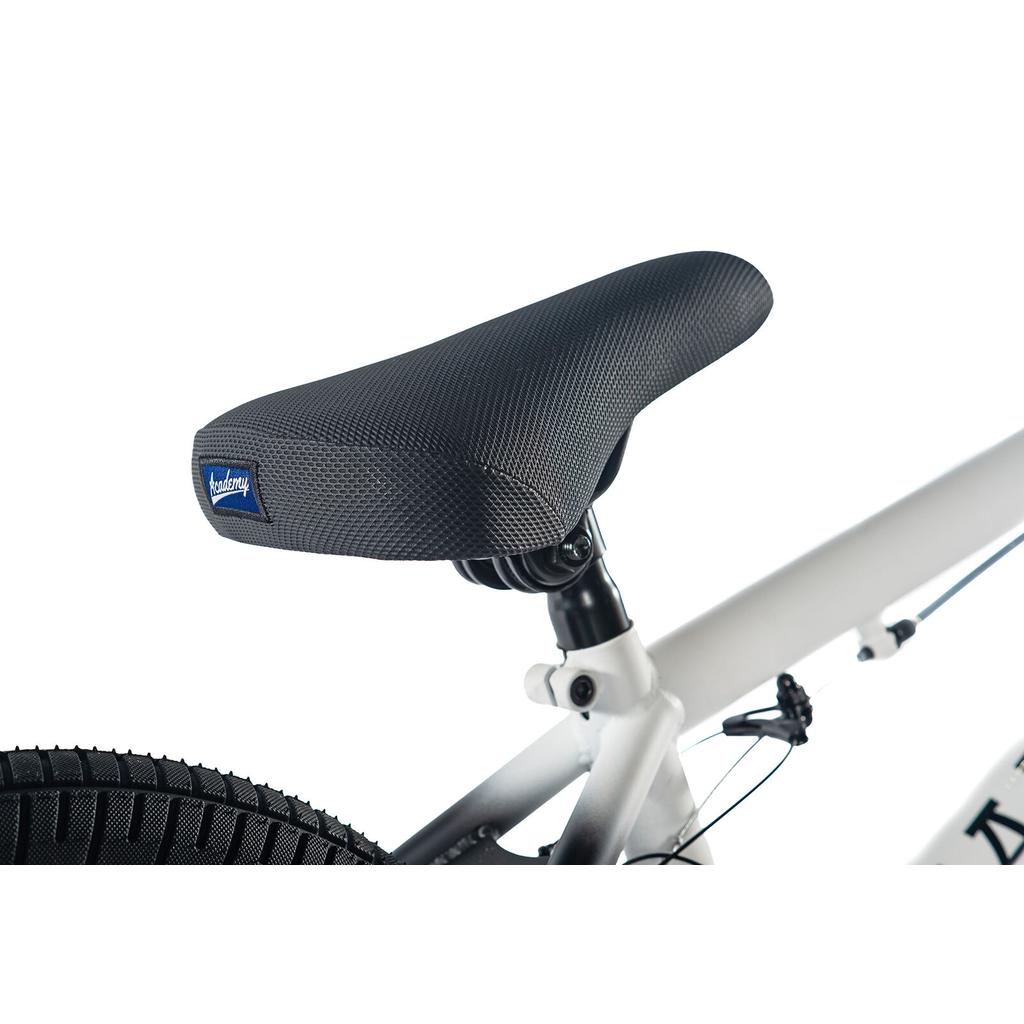 Academy Trooper 16 Inch Bike, White / Black Fade