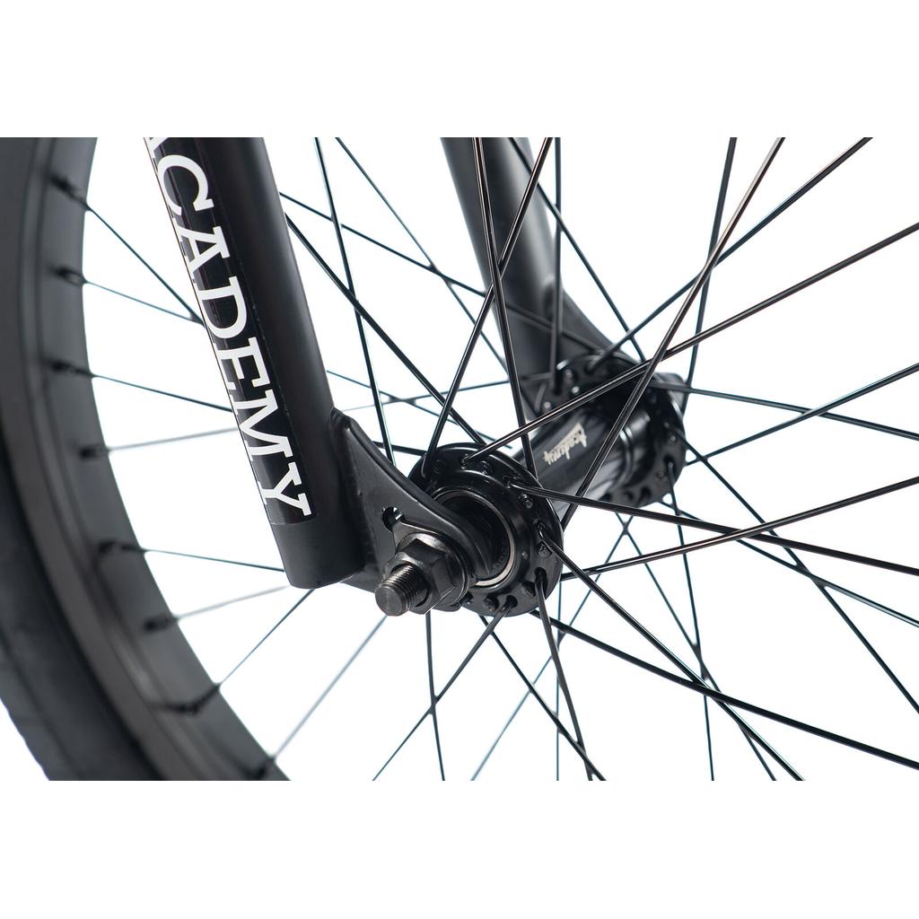Academy Trooper 18 Inch Bike, White / Black Fade