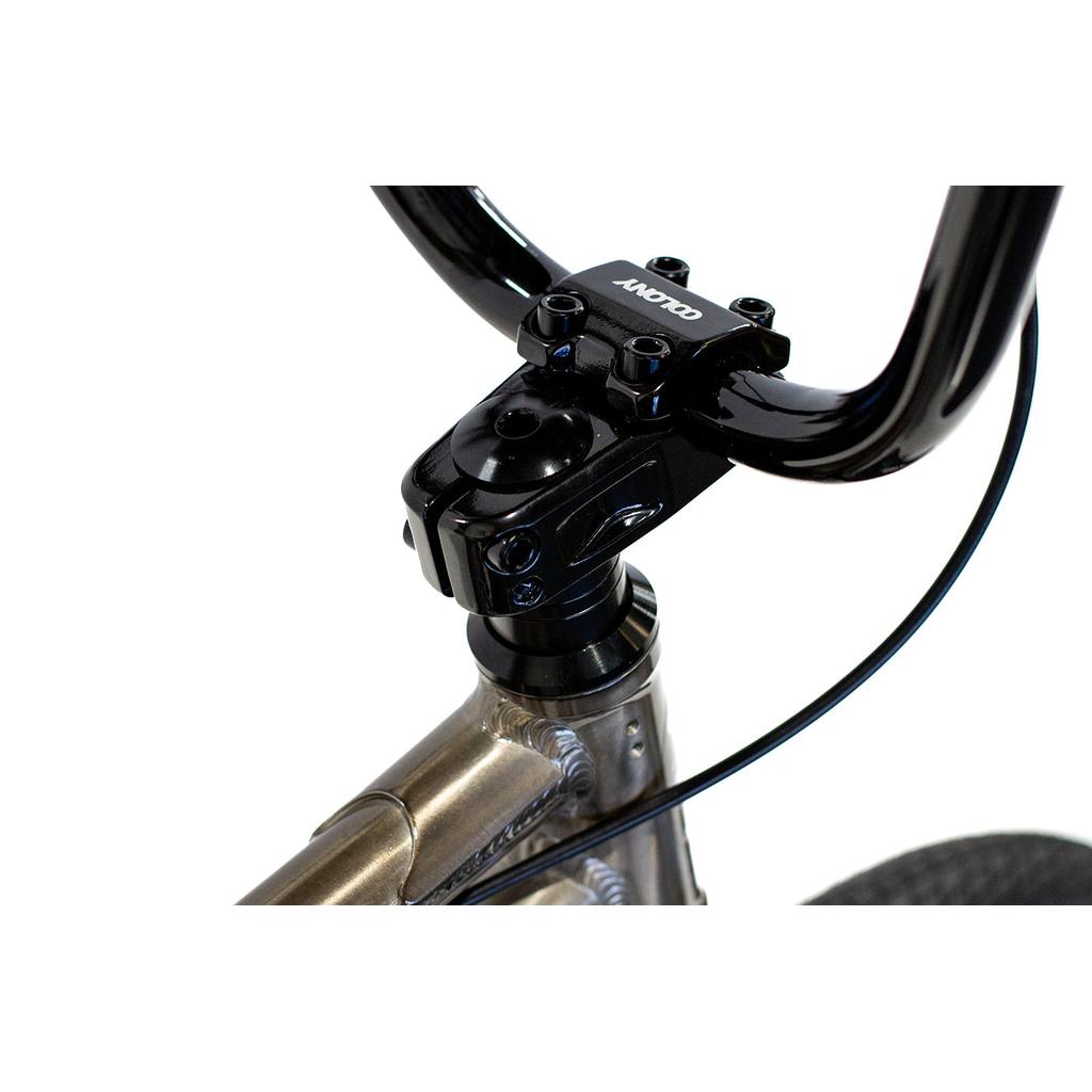 Close-up view of the Colony Horizon 16 Inch Bike’s black stem clamp on black handlebars, showcasing its lightweight alloy frame.