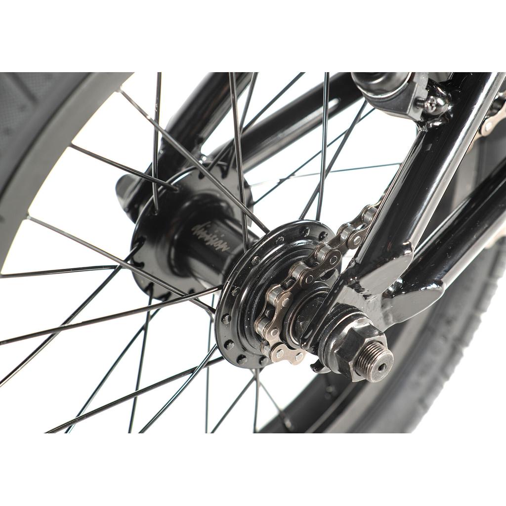 Close-up of the Division Blitzer 14 Inch Bike’s rear wheel, highlighting its spokes, hub, chain, and axle against a white background.