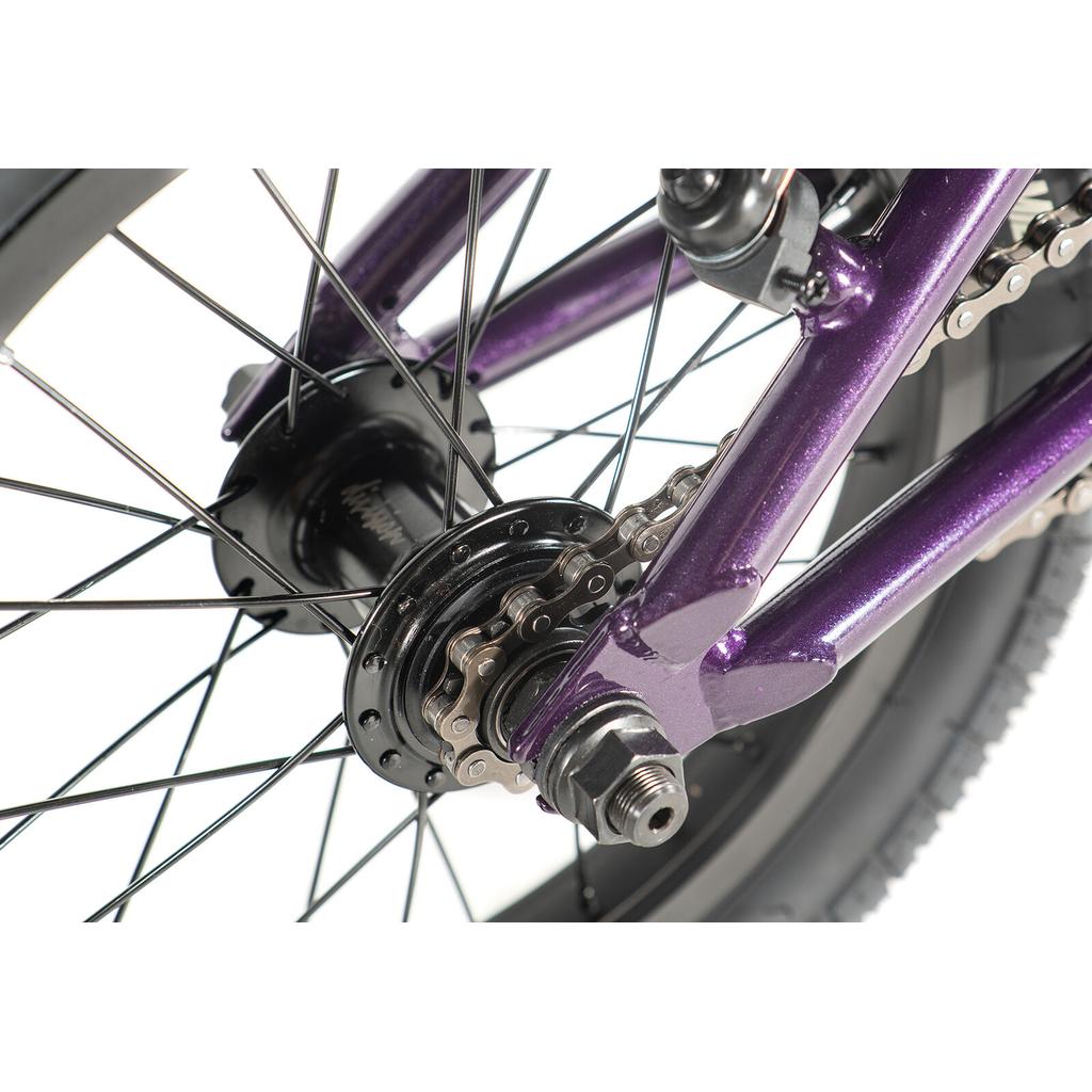 Close-up of the rear wheel hub, gears, and spokes on a Division Blitzer 14 Inch Bike featuring a purple frame designed for kids.