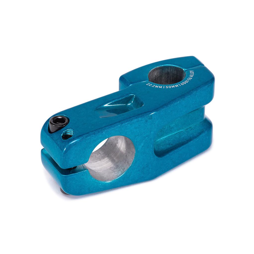 Introducing the Salt Am V2 Top Load Stem (22.2mm Clamp): a blue anodized stem crafted from durable 6061 T6 alloy, featuring a single bolt clamp and rounded edges for connecting your handlebars to the steerer tube. Its innovative Shark Tooth Clamping system provides a secure grip and enhanced stability.