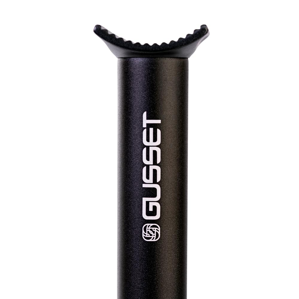The Gusset Pivotal Seatpost 31.6mm is a lightweight black alloy seat post featuring the "Gusset" logo in white, ideal for riders seeking strength and style.