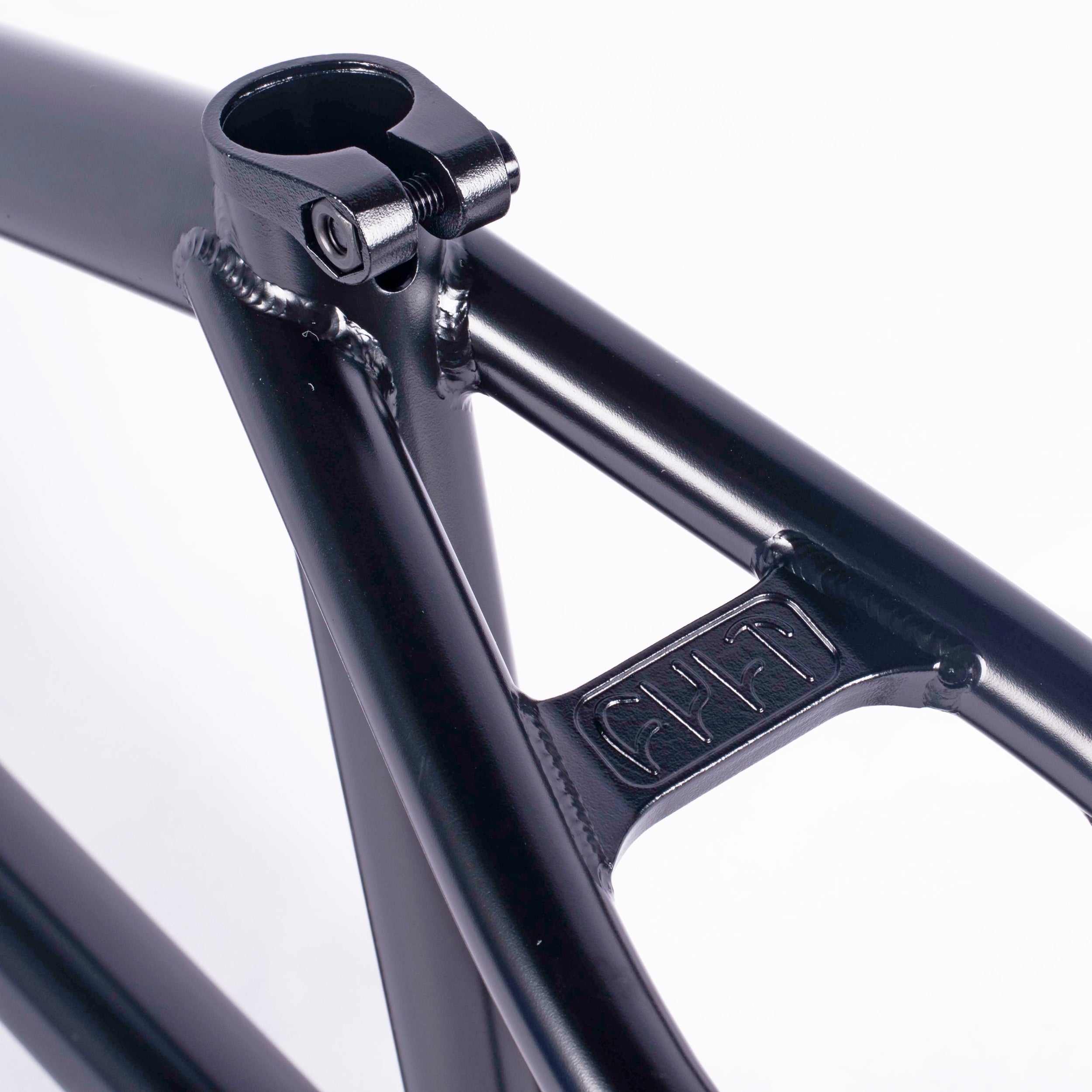 A close-up of the Cult Biggie Frame (Devon Smilie Signature) with street geometry.