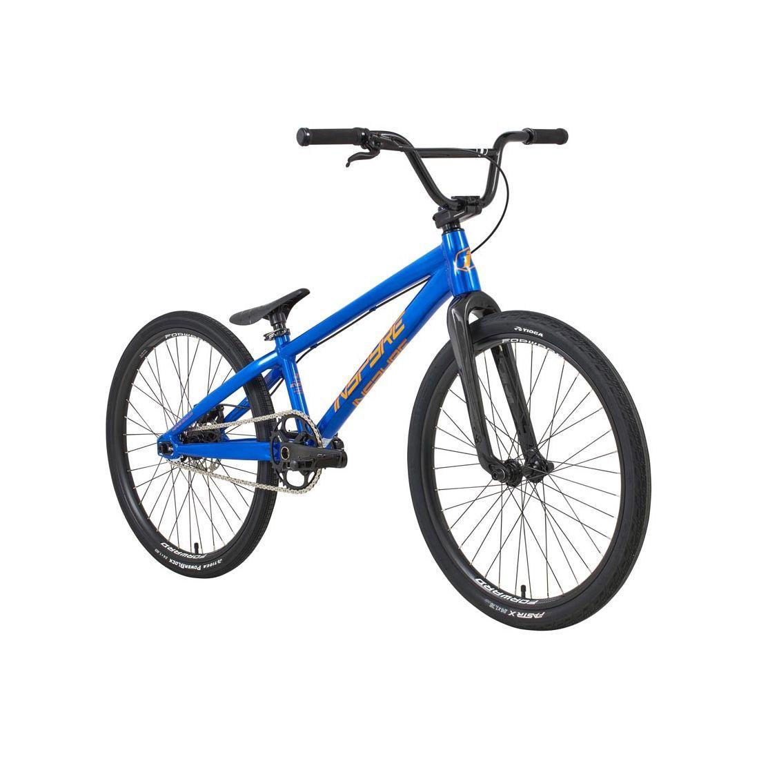 A blue Inspyre Evo-C Disc Pro Cruiser Bike 2026 with black handlebars, black tires, a sleek frame, and Shimano hydraulic disc brakes, shown from a front-side angle.