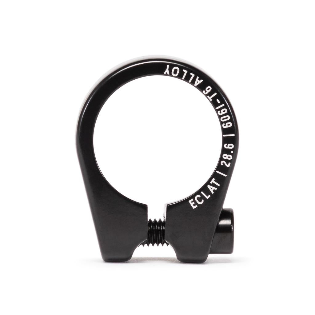 The Eclat Pure Seat Clamp, made from sturdy 6061-T6 alloy, offers a secure fit with its threaded bolt. This lightweight, sleek black clamp is designed for reliability and showcases an elegant side profile.
