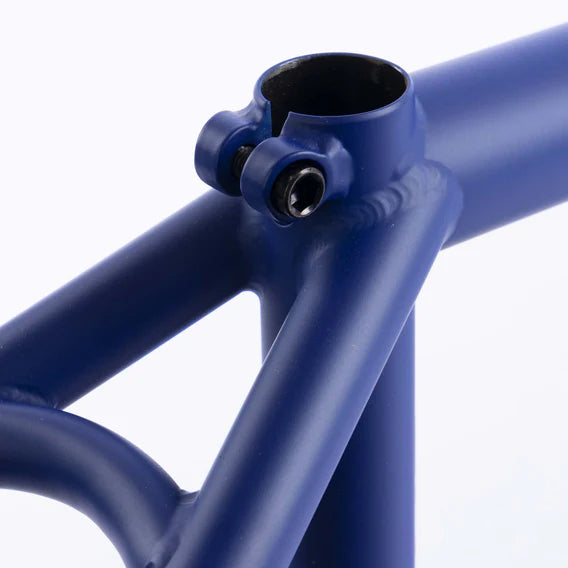 Close-up of the Federal Command ICS2 Frame made of 4130 Chromoly in blue, showcasing a seat tube collar with two screws.