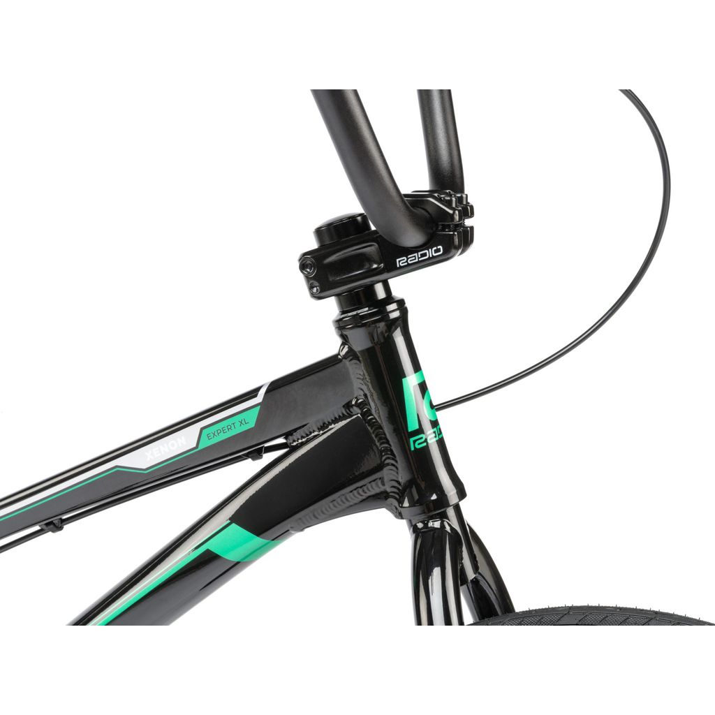 A close up of a Radio Xenon Expert XL Bike.