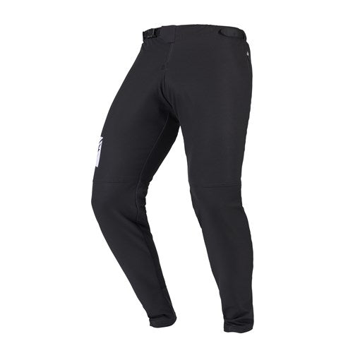 Discover the freedom of movement with Kenny Racing Prolite Pants in black, ideal for BMX riders. Designed with an adjustable waistband and a sleek thigh logo, these ultra-light pants ensure comfort and performance on every ride.