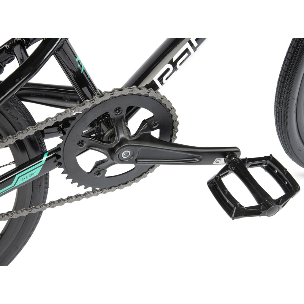 A close up of a Radio Xenon Expert Bike with a chain and gears.