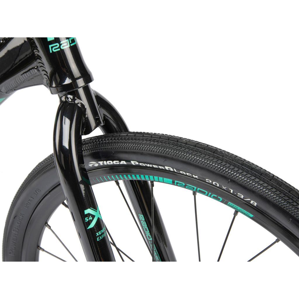A close up of a Radio Xenon Expert Bike.