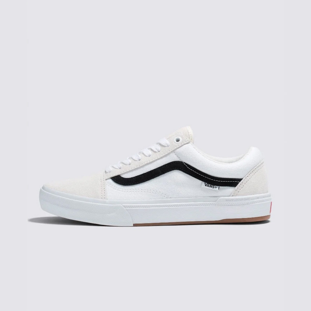 Vans BMX Old Skool Pro Shoes - Marshmallow/White sneakers in white and black. These Vans BMX Old Skool Pro Shoes - Marshmallow/White shoes are modern classics, featuring a sleek and timeless design. The iconic black stripes on the sides perfectly complement the crisp white.
