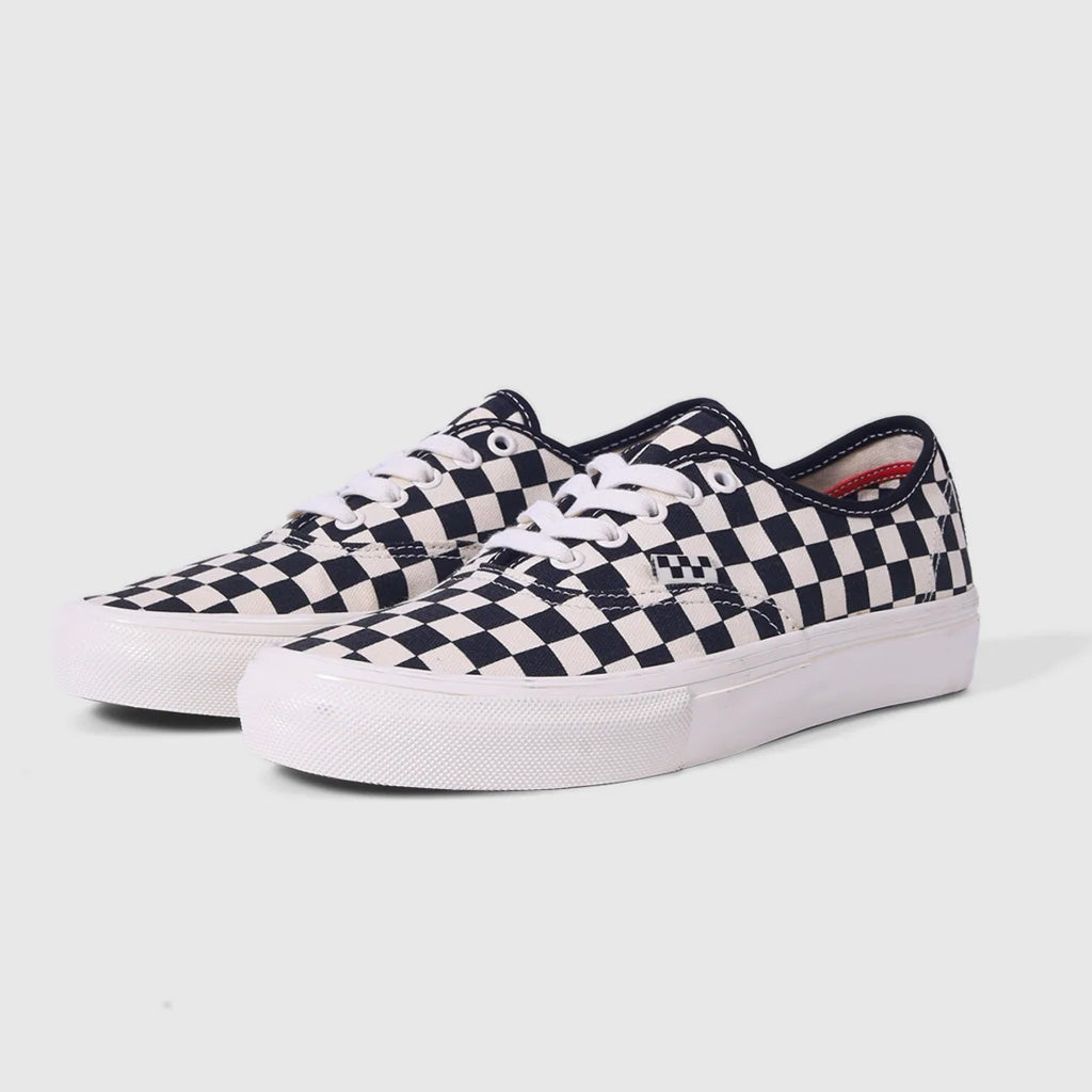 These Vans Pro Skate Authentic Checkerboard/Marshmallow Shoes combine the timeless style of black and white checkered patterns with the comfort and durability needed for everyday wear. Featuring DURACAP reinforced underlays.