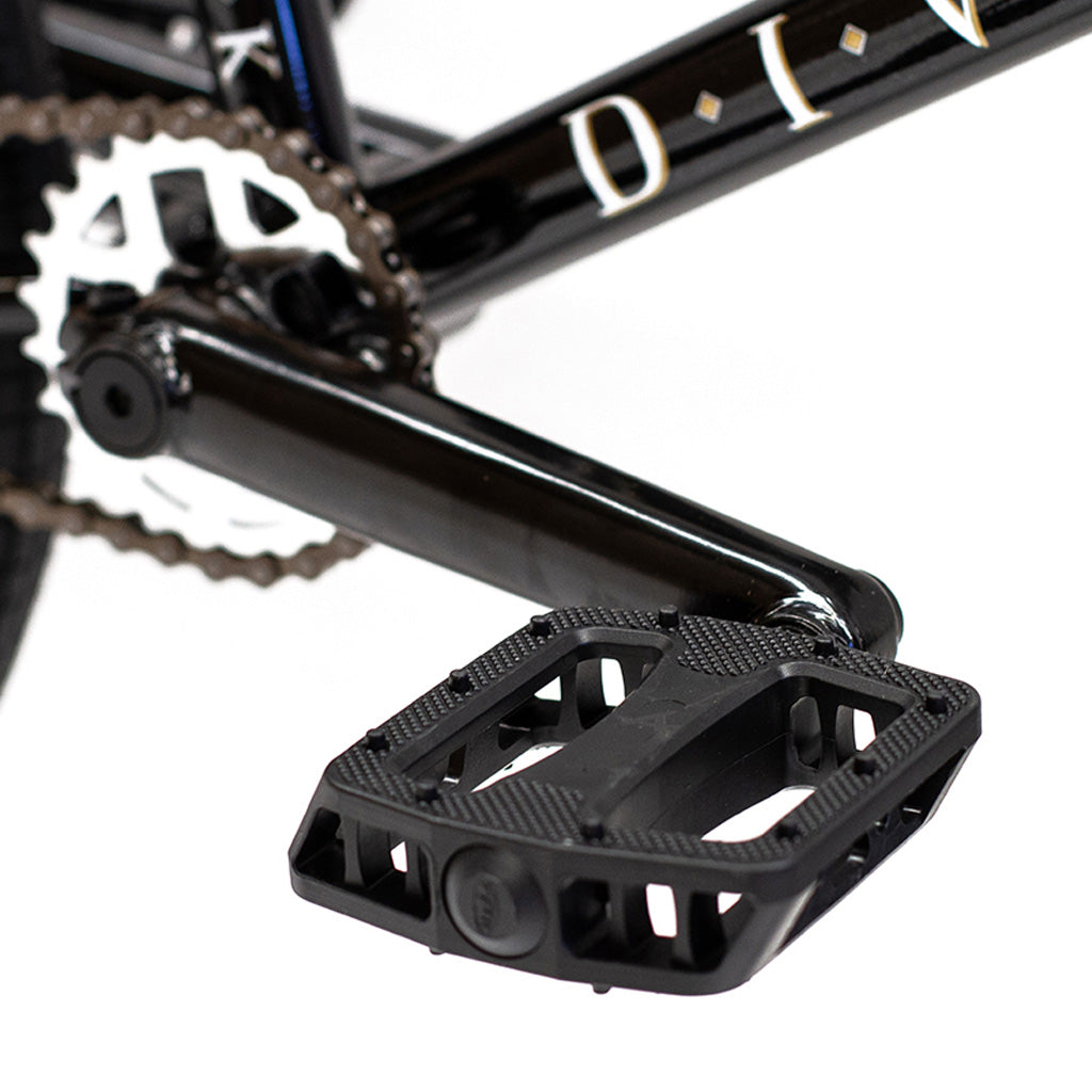 A close up of a Division Reark 20 Inch Bike with a chain and pedals.