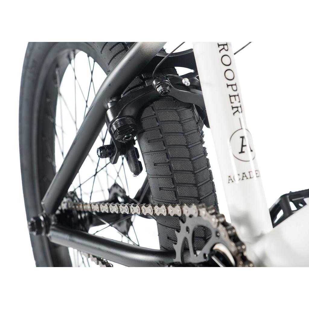 Academy Trooper 20 Inch Bike, White / Black Fade