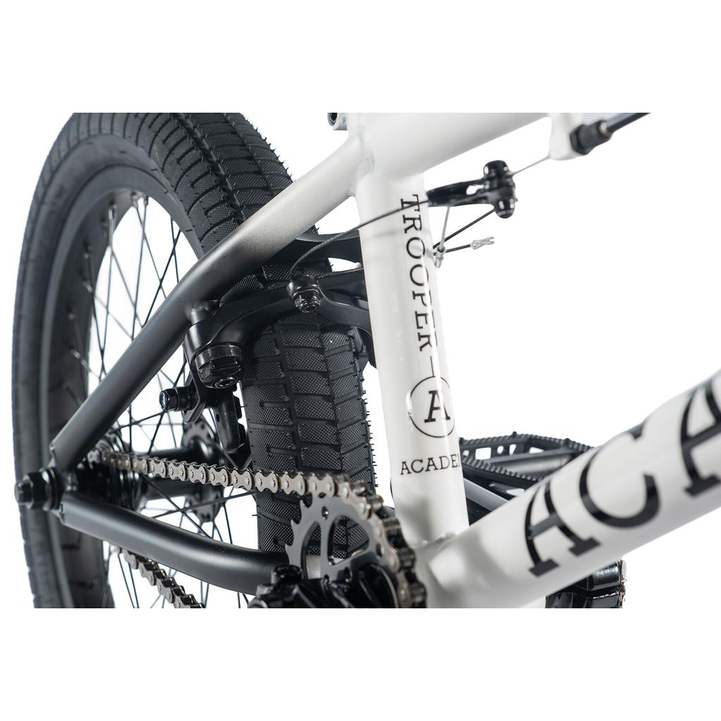 Academy Trooper 18 Inch Bike, White / Black Fade
