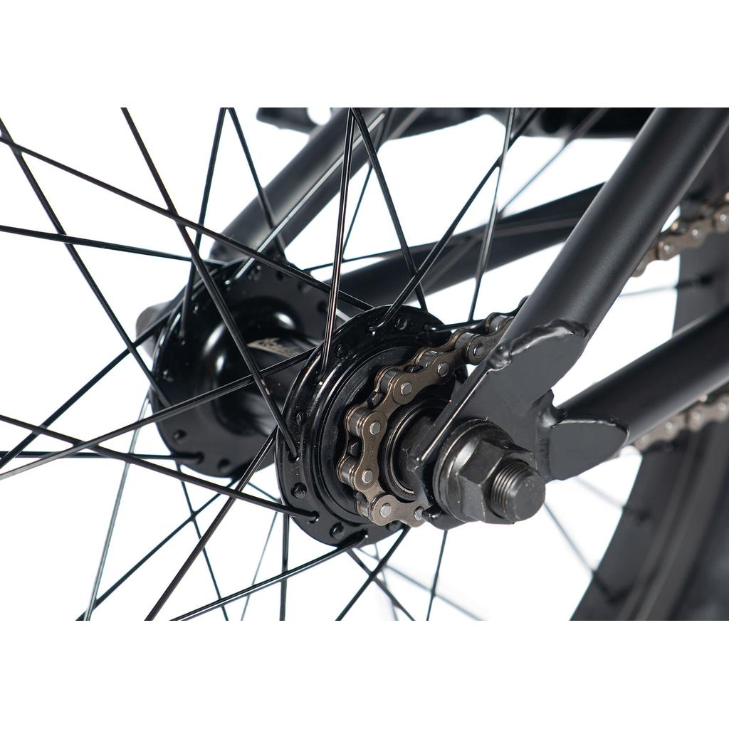 Academy Trooper 18 Inch Bike, White / Black Fade