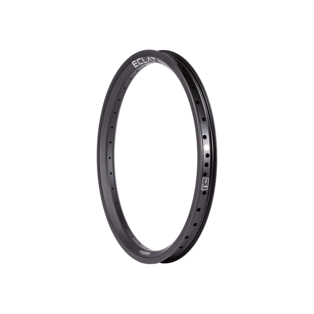 The Eclat Carbonic Rim (Brakeless), a carbon fiber rim on a white background, known for being stiff and lightweight.