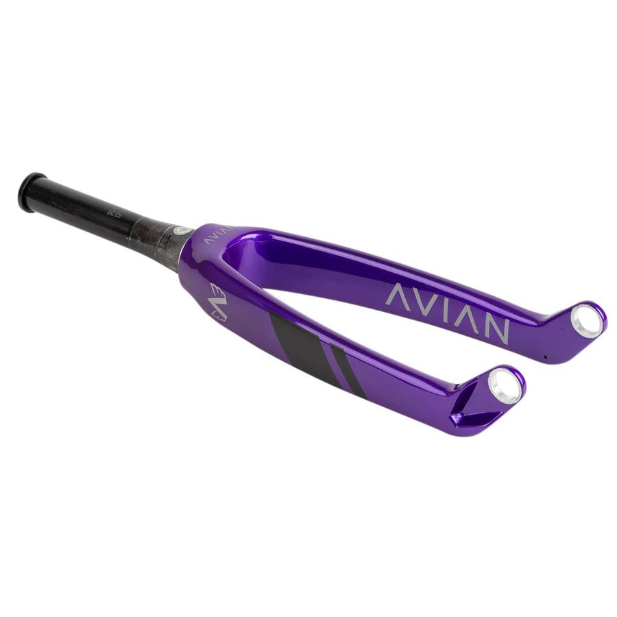 A purple handlebar with the Avian Versus Pro Tapered Fork 20in and Toray carbon on it.