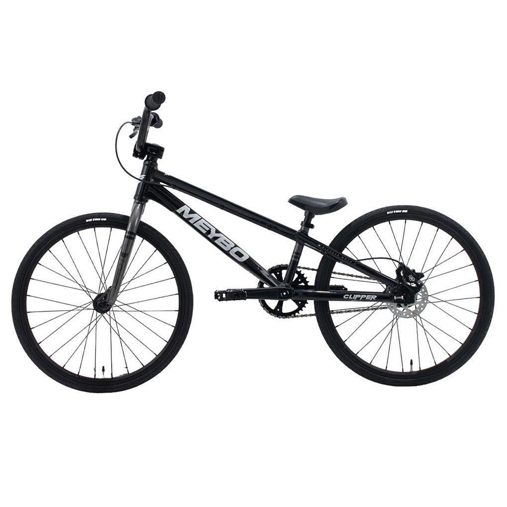 A black Meybo Clipper Disc Junior Bike (2024) with hydraulic disc brakes on a white background.