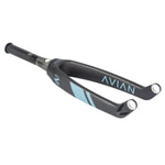 The Avian Versus Pro 20 Inch 20mm Tapered Carbon Fork, in a striking black and blue design, includes a tapered steerer tube and dropouts, perfectly complementing BMX racing frames.