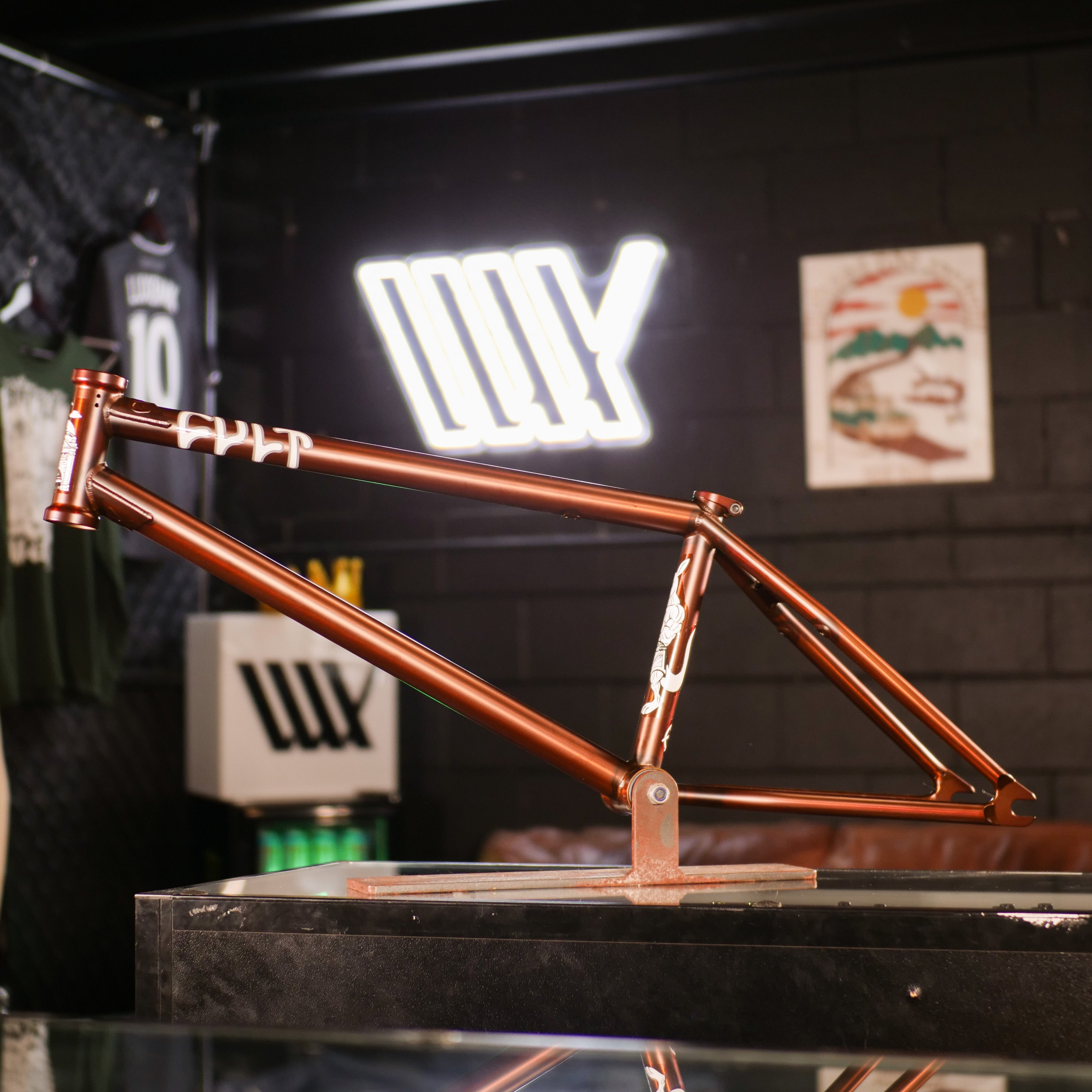 Cult Dak Frame / Pat Freyne Signature