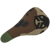 The Federal Logo Slim Pivotal Seat Camo features camo textile with a raised black stitched logo on the right side and is compatible with Pivotal seat posts.