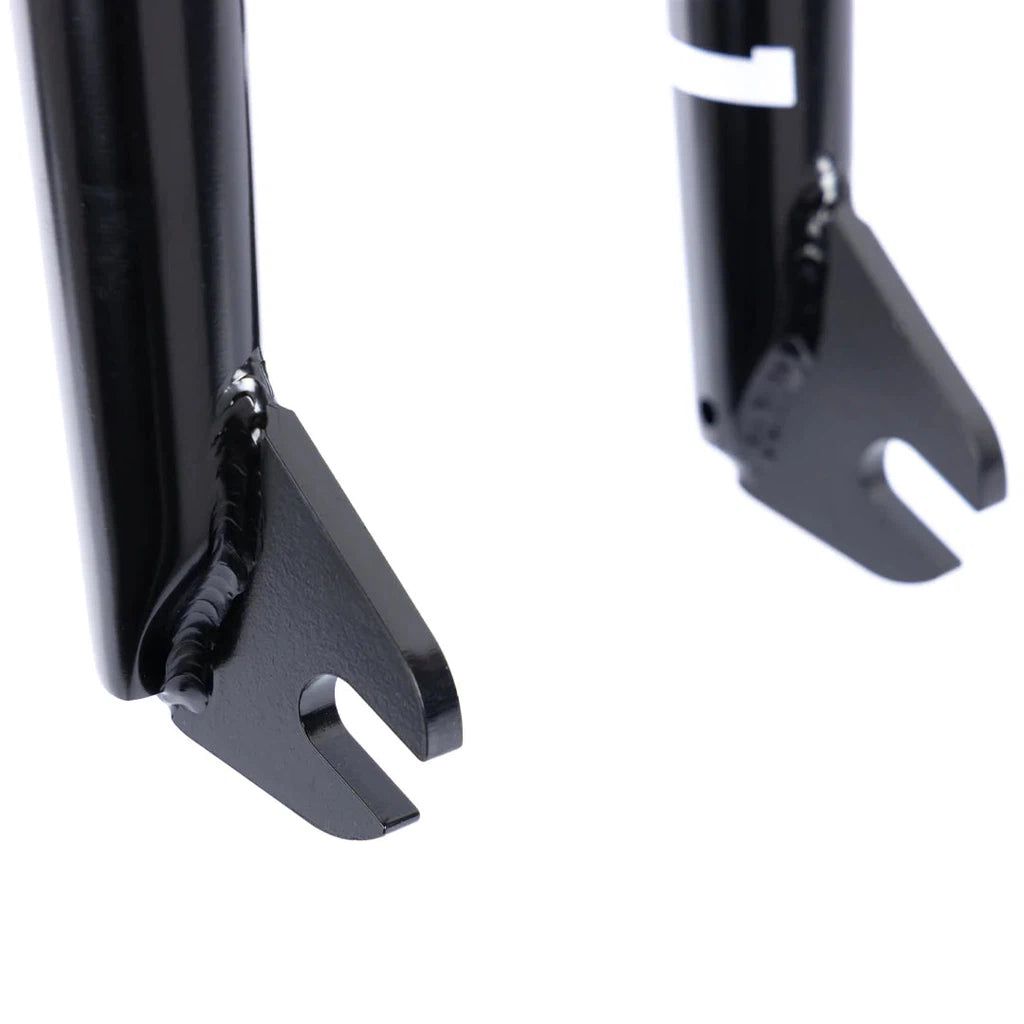 A pair of black Federal Assault 22 Forks featuring 22mm offset, made of 4130 Chromoly, on a white background.