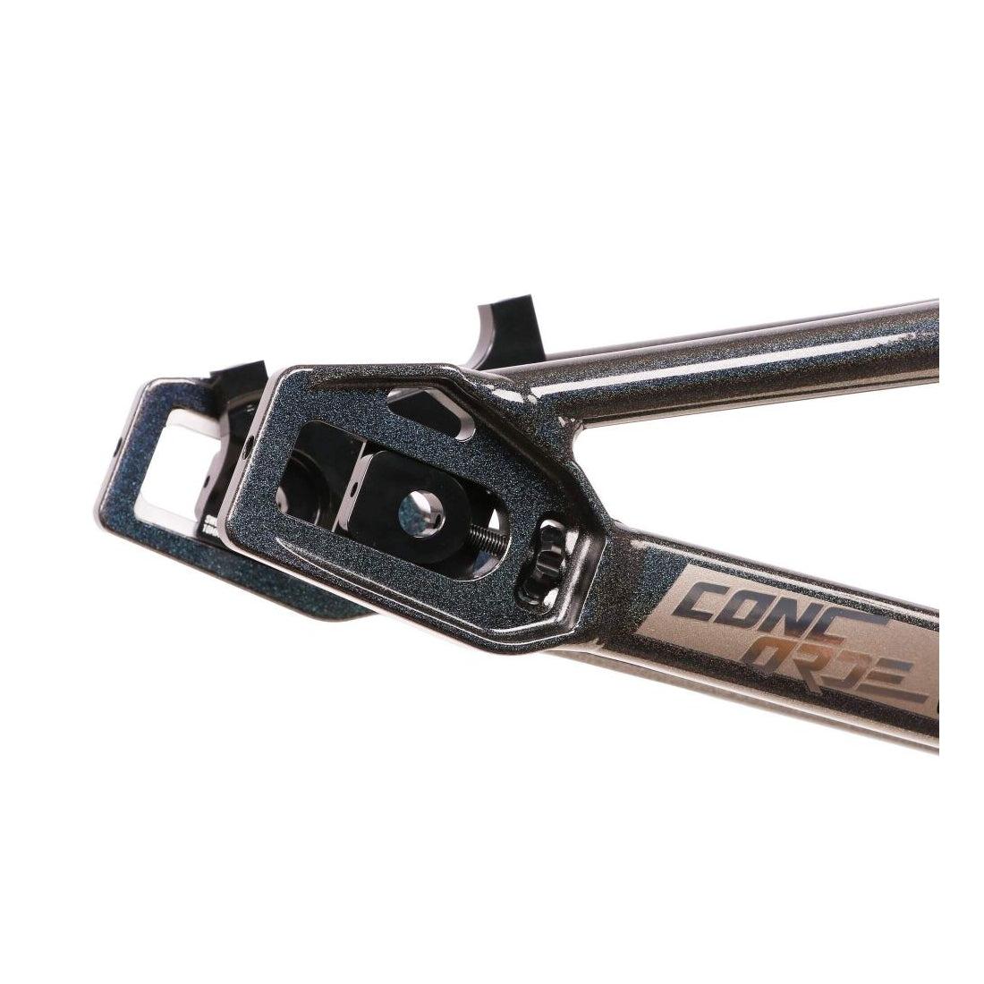 Close-up of an aluminium belt buckle with an engraved "Inspyre Concorde V3 Pro XL Frame" brand name on the belt strap.