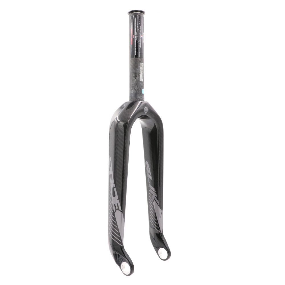 Close-up view of a black Pride Slik 2.0 Expert carbon bicycle fork with visible branding and a tapered steerer tube, ideal for race bikes.