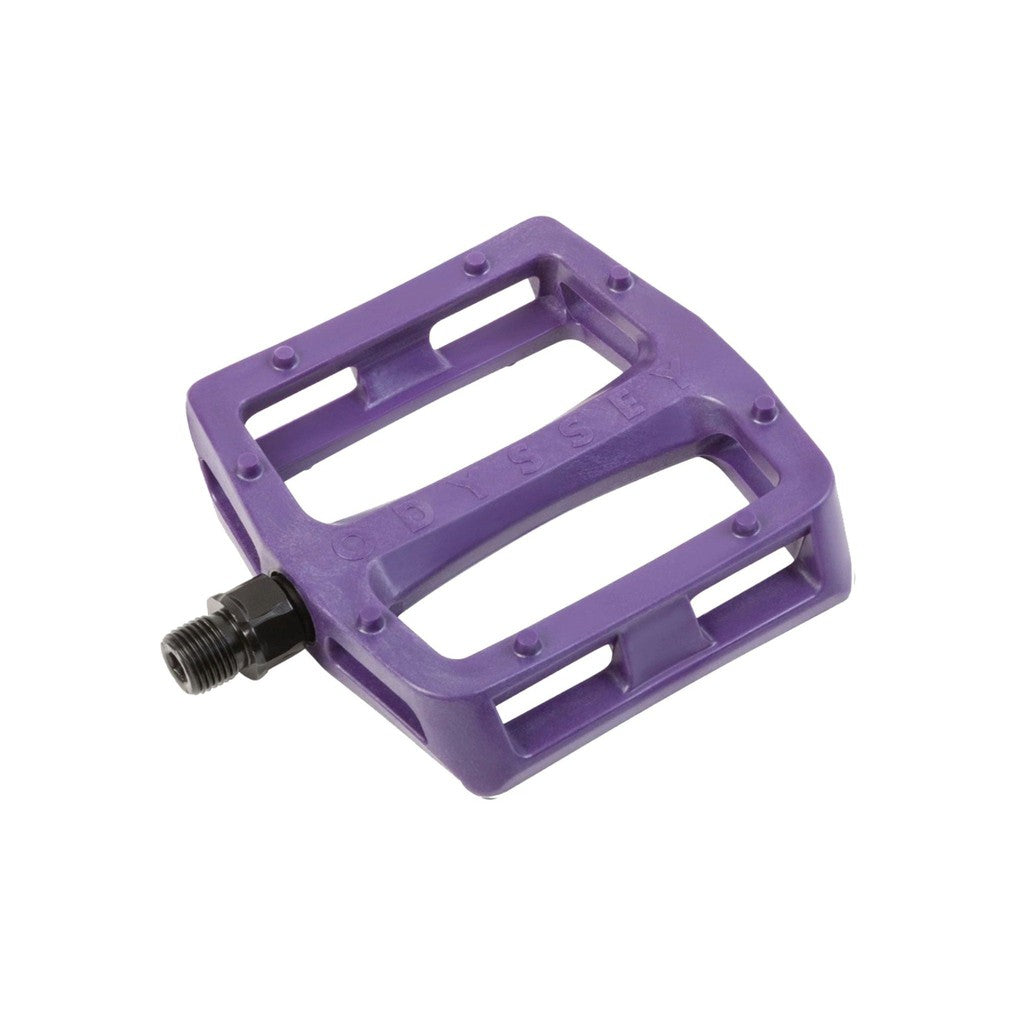 The Odyssey Grandstand V2 Nylon Pedals (Tom Dugan) boasts a stunning purple color, equipped with a slim profile for enhanced maneuverability. Its sleek design is accentuated by the black handle, adding a touch of elegance.