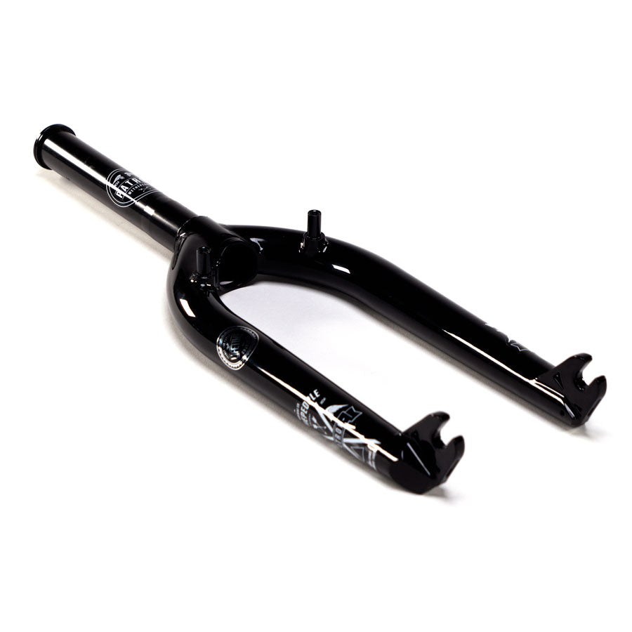 The Wethepeople Patron 25 Forks w/Mounts is a black bike fork with a logo on it. This high-quality fork is designed for riders who prefer front brake mounts.